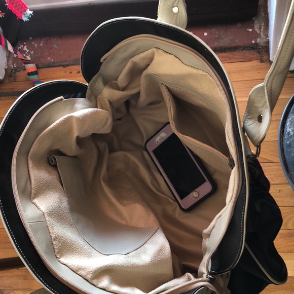 Cowhide and hand woven wool on the sides. - Picture 4 of 5